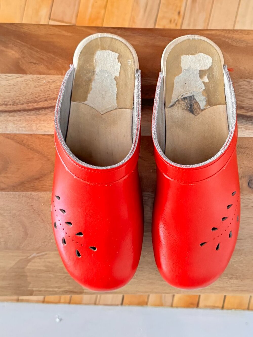 Sven’s Leaf Pinch wooden clogs. Red leather with leaf punch. Size 40